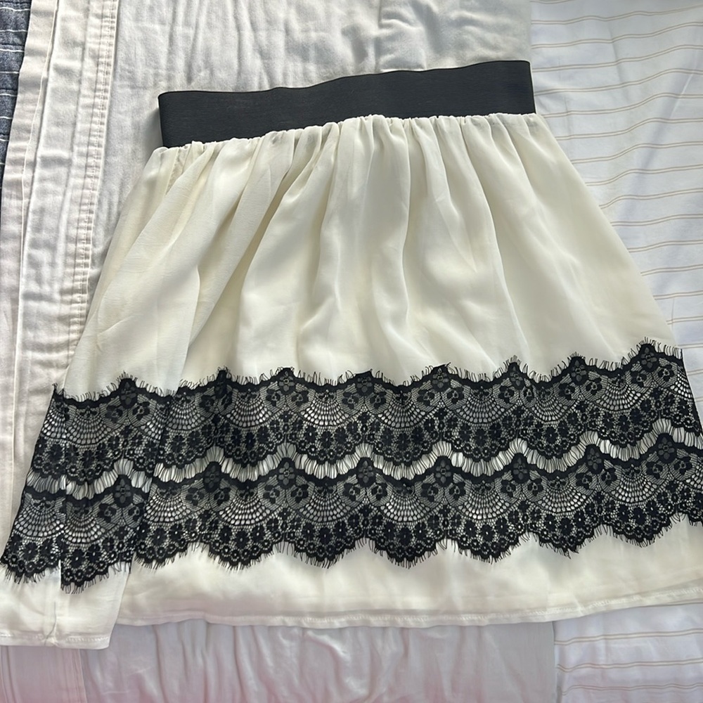 Women’s off white and black lace skirt